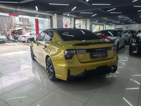 Lynk & Co 03
