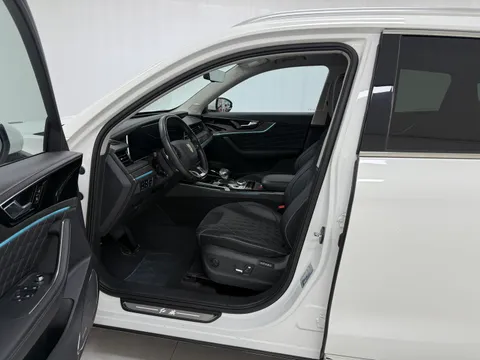 Hongqi HS5