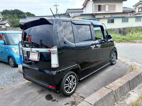 Honda N-BOX Custom