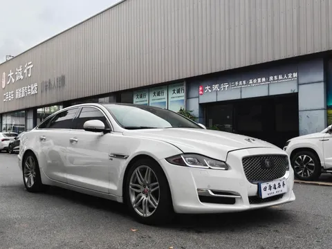 Jaguar XJ