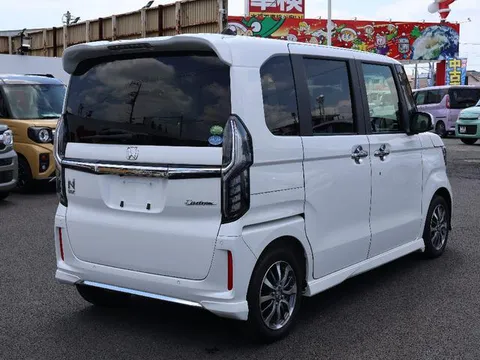 Honda N-BOX Custom