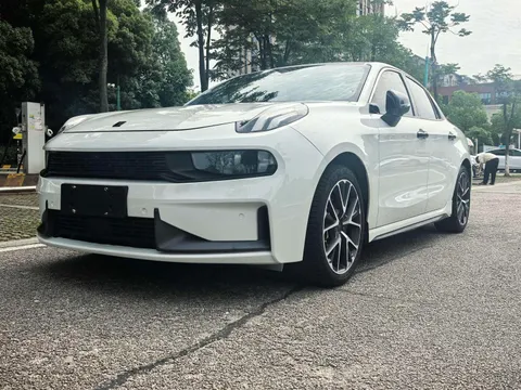 Lynk & Co 03