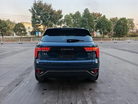 Lynk & Co 01