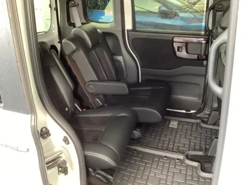 Honda N-BOX Custom