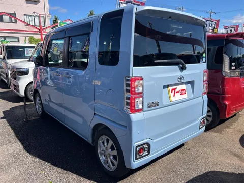 Toyota Pixis Mega