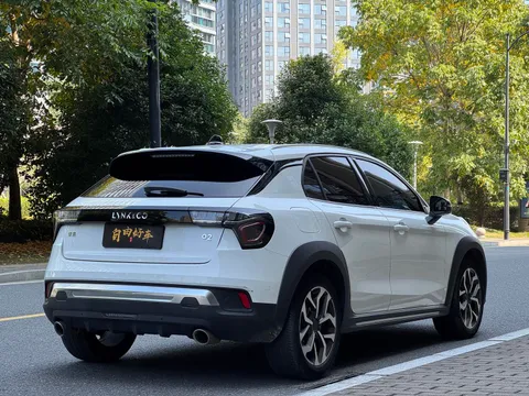 Lynk & Co 02