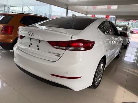 Hyundai Elantra (Avante)