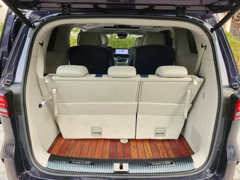 Roewe iMAX8