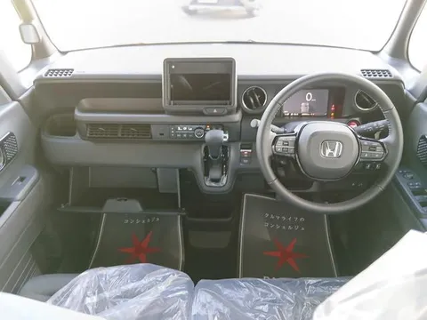 Honda N-BOX Custom