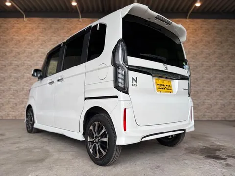 Honda N-BOX Custom