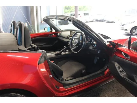 Mazda MX-5 (Roadster)