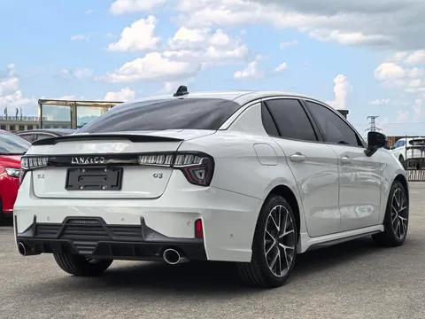 Lynk & Co 03