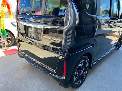 Honda N-BOX Custom
