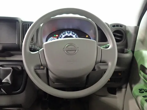 Nissan Clipper Van