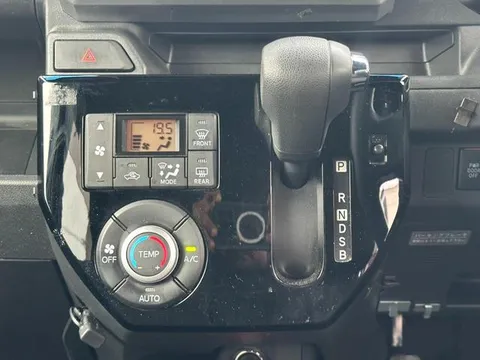 Toyota Pixis Mega