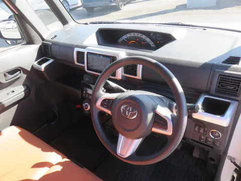 Toyota Pixis Mega