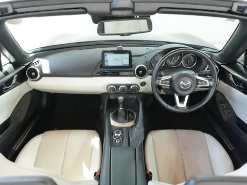 Mazda MX-5 (Roadster)
