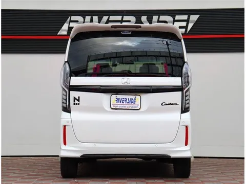 Honda N-BOX Custom