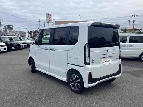 Honda N-BOX Custom