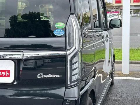 Honda N-BOX Custom