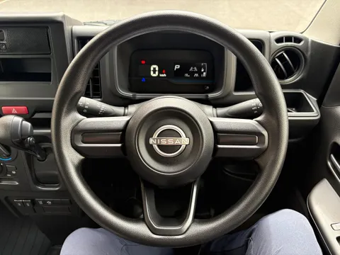 Nissan Clipper Van