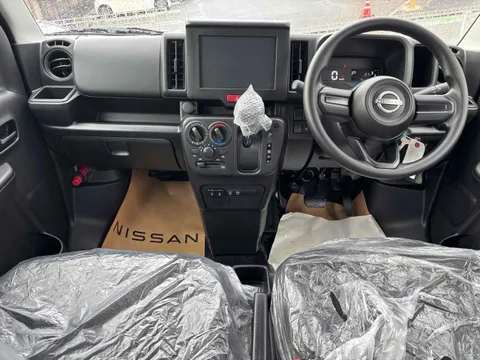 Nissan Clipper Van