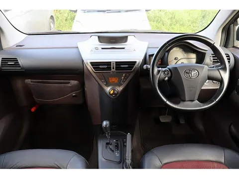 Toyota iQ