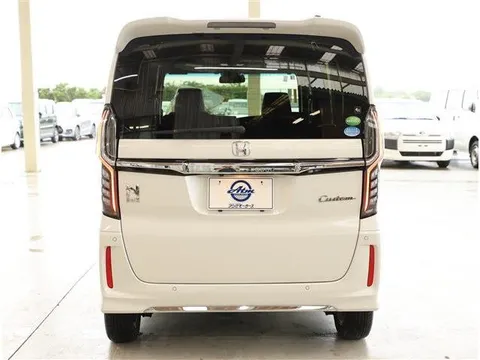 Honda N-BOX Custom