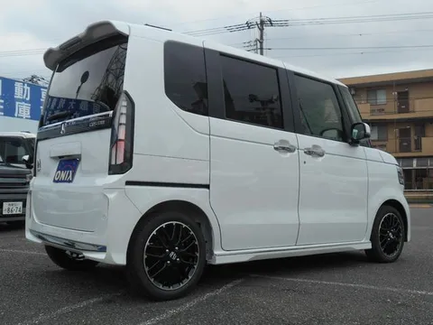 Honda N-BOX Custom