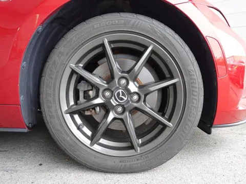 Mazda MX-5 (Roadster)
