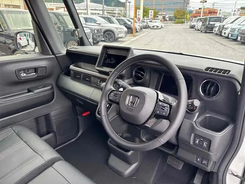 Honda N-BOX Custom