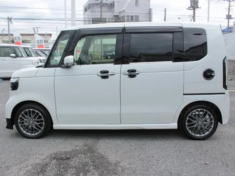 Honda N-BOX Custom