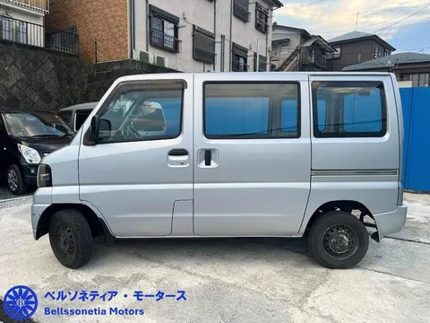 Nissan Clipper Van