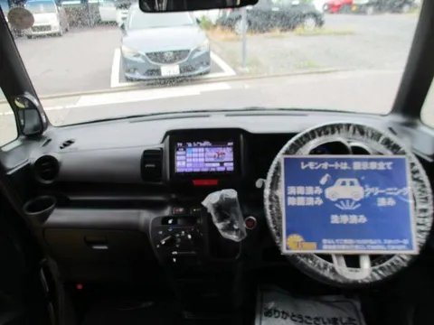 Honda N-BOX Custom