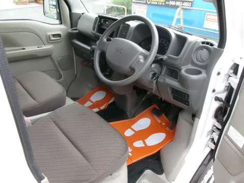 Mitsubishi Minicab Van