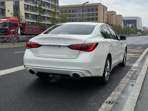 Infiniti Q50L