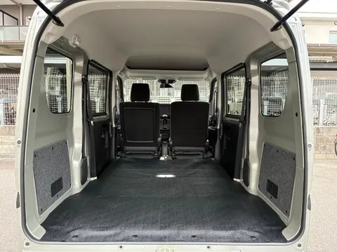 Nissan Clipper Van