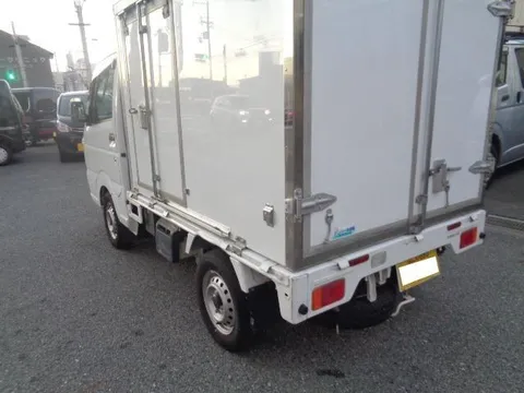 Mazda Scrum Truck