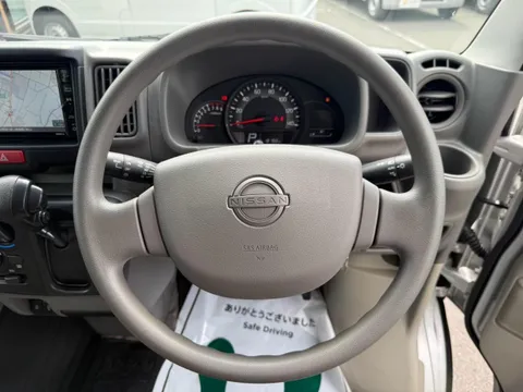 Nissan Clipper Van