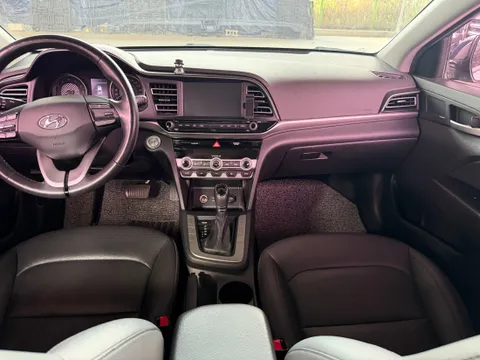 Hyundai Elantra (Avante)