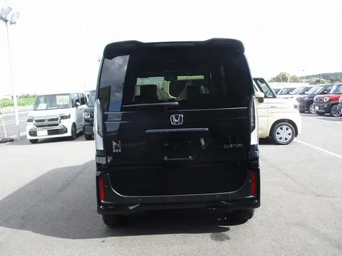 Honda N-BOX Custom