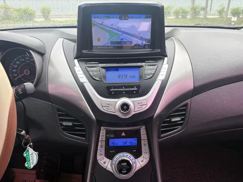 Hyundai Elantra (Avante)