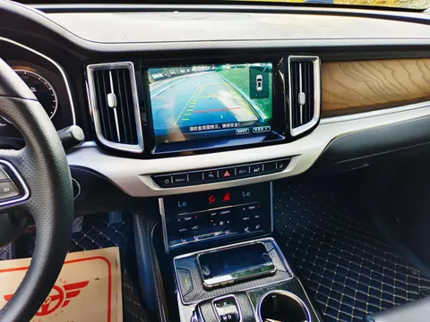 Hongqi HS7
