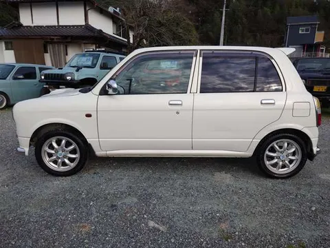 Daihatsu Mira Gino