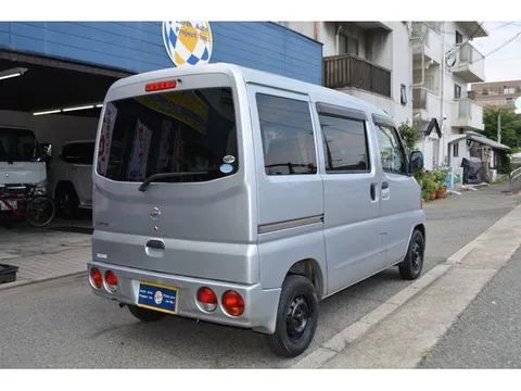Nissan Clipper Van