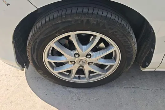 BYD M6