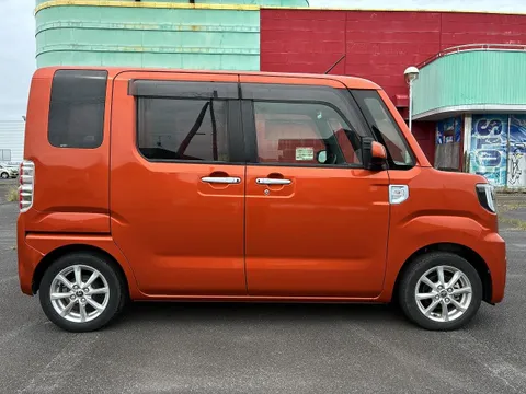 Toyota Pixis Mega