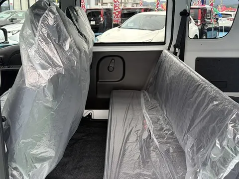 Nissan Clipper Van