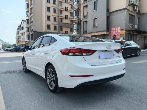 Hyundai Elantra (Avante)