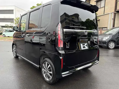 Honda N-BOX Custom